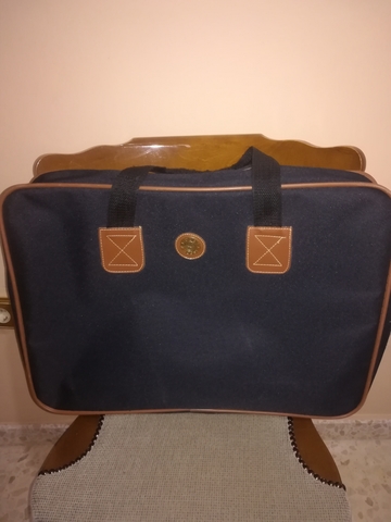 Vendo bolso para hombres de segunda mano por 15 € en Sevilla Vendo bolso para hombres de segunda mano por 15 € en Sevilla