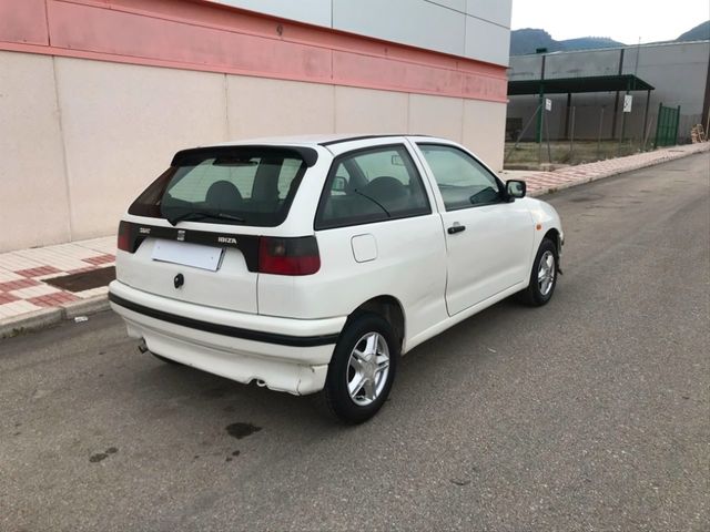 Honda Civic Saloon 1996-2008 Cubierta del Coche Tamaño Medio