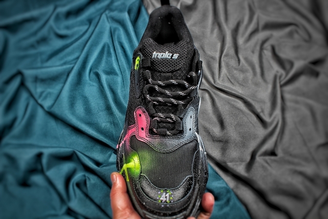 balenciaga triple s graffiti