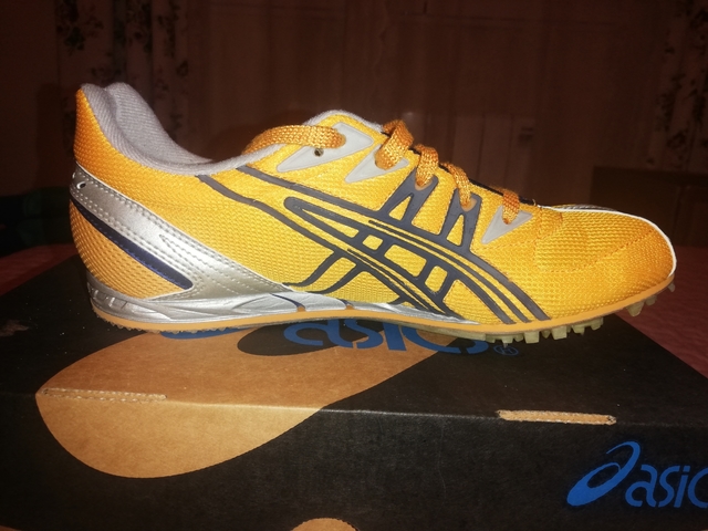 zapatillas de clavos asics