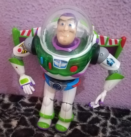 buzz lightyear con cinturón