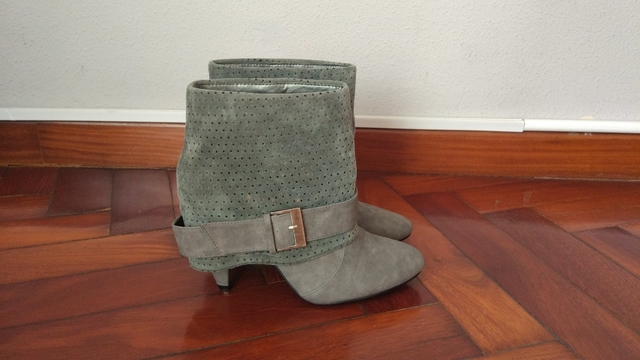 botines grises