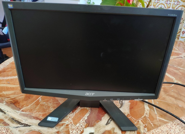 monitor acer x163w