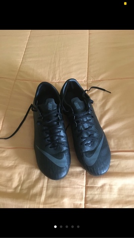 botas de futbol nike negras