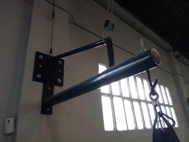 colgar saco de boxeo en pared