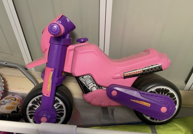 moto molto niña