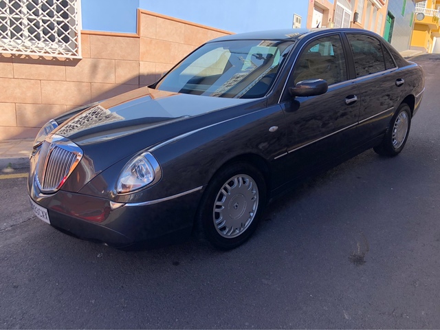 Lancia thesis 2005