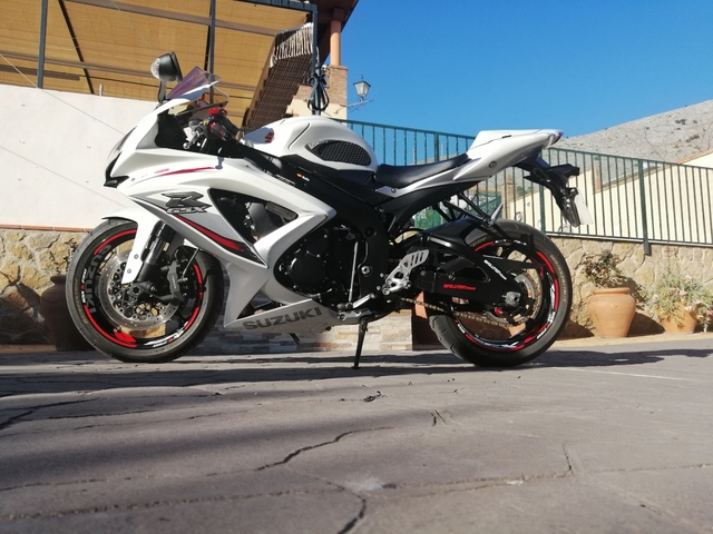 Suzuki gsxr 750 k9