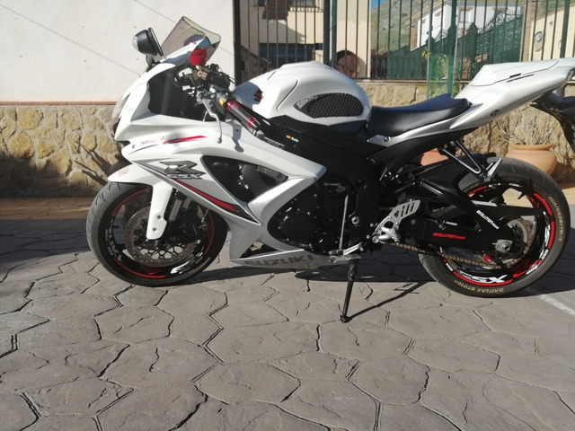 Suzuki gsxr 750 k9