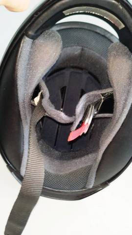 casco de la motocicleta de la cara llena Nolan gris usado en casco de la motocicleta de la cara llena Nolan gris usado en