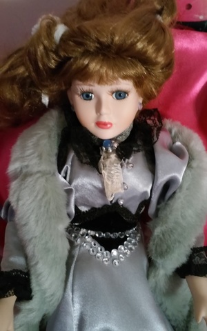 muñeca de porcelana negra