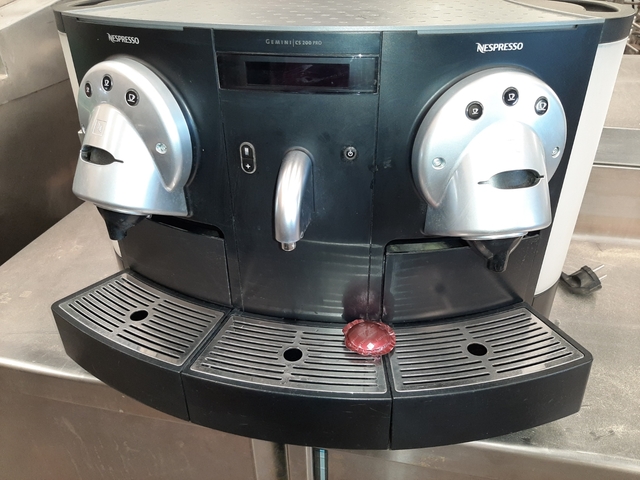 Nespresso Professional Zenius 2YW Milk Coffee Experience \