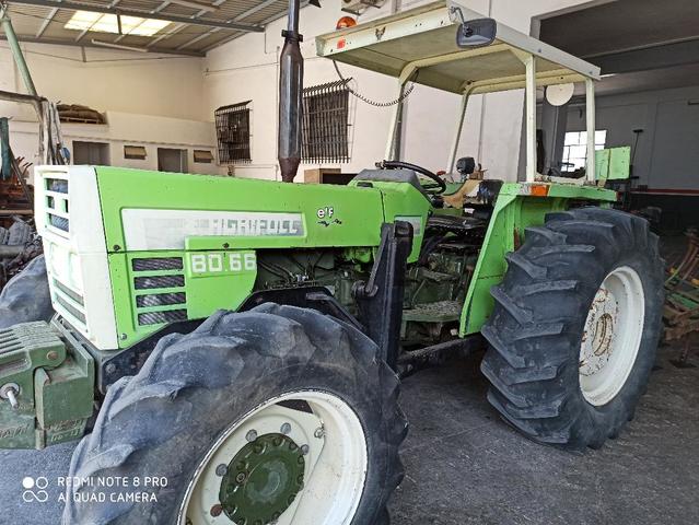 Leyland 285 o 2100 brazos hidráulicos de tractor.