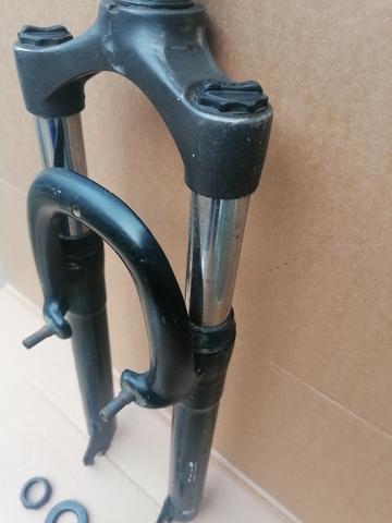 HORQUILLA SUSPENSION RST GILA 29/" 1 1//8 R:100MM NEGRO CON BLOQUEO 260MM