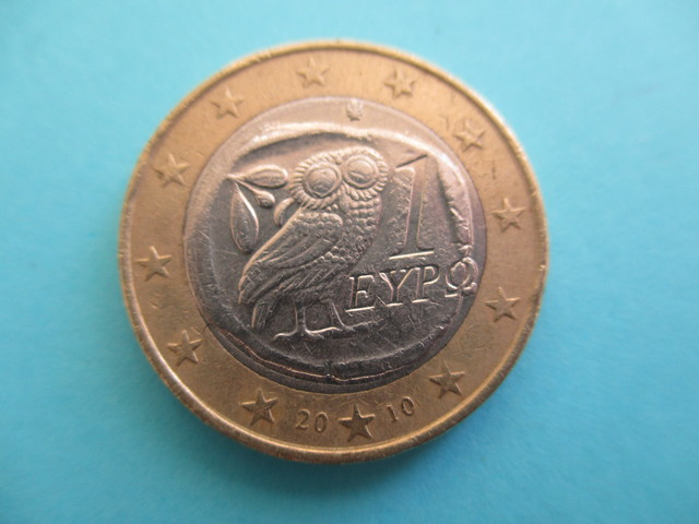 Moneda 1 Euro Búho Grecia 2010. Enorme error tipográfico en el ojo