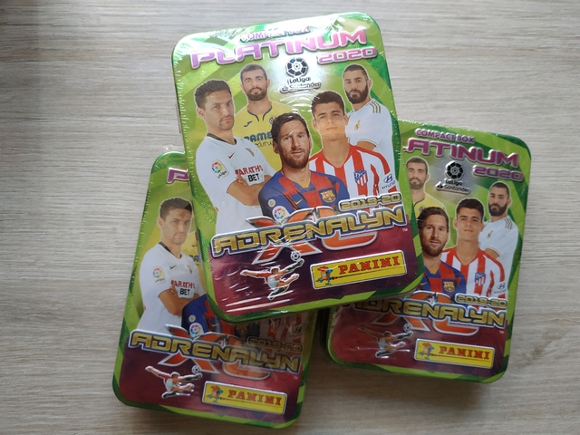Sin Abrir. 2010 Panini Adrenalyn Fifa Word Cup Caja de 50 Sobres de Cromos