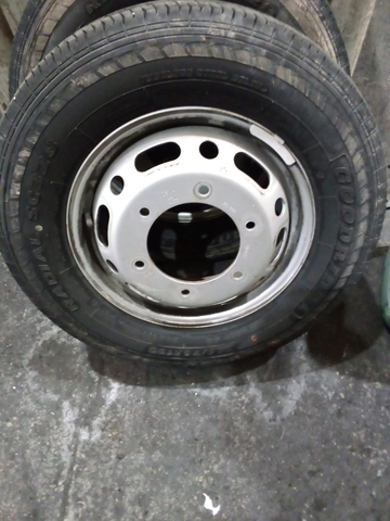 Mercedes Sprinter Vw Crafter 16/" ruedas /& neumáticos 235//65R16C MICHELIN AGILIS