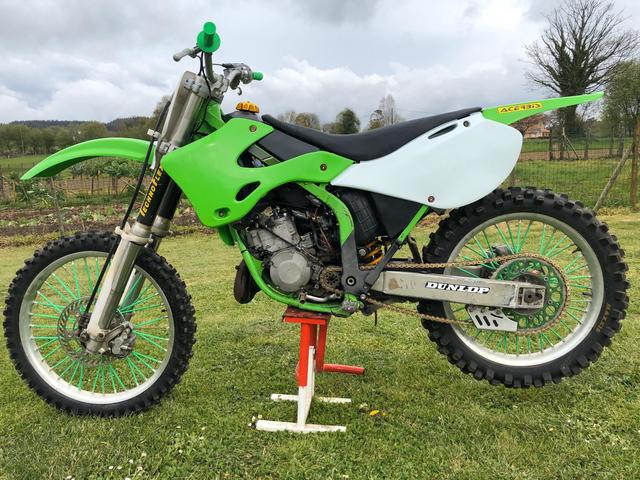 Uno plato rueda trasera freno Kawasaki Suzuki rojo
