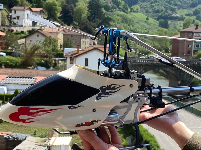 helicoptero teledirigido gasolina