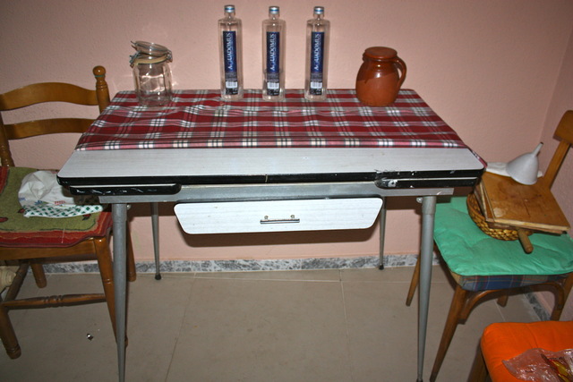 vendo mesa y silla de consulta medica blancas vendo mesa y silla de consulta medica blancas