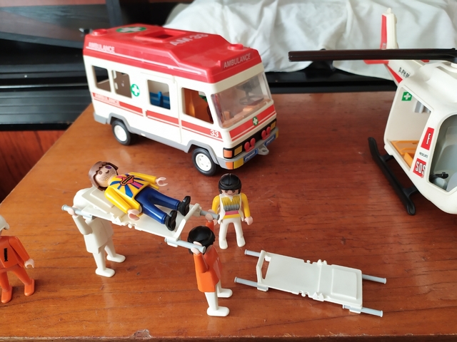 helicoptero ambulancia playmobil