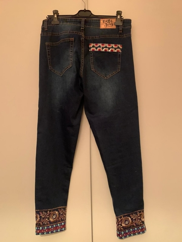 MIL ANUNCIOS.COM Vaqueros desigual Segunda mano y anuncios VAQUEROS NIÑA DESIGUAL de segunda mano por 20 € en Madrid en