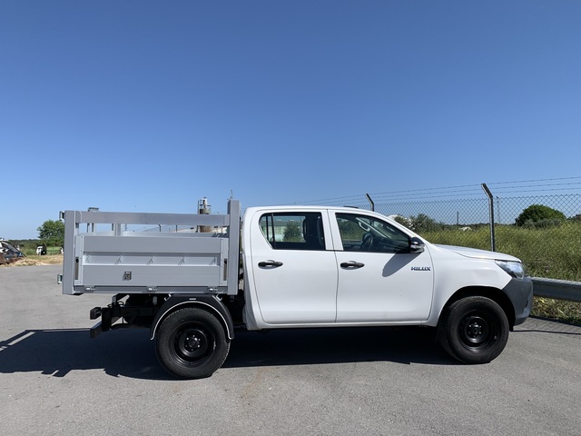 Mil Anuncios Com Basculante Venta De Coches 4x4 Todoterreno De Ocasion Y Segunda Mano Basculante En Cordoba Todoterrenos De Todos Los Modelos Jeep Grand Cherokee Land Rover Discovery Defender Santana