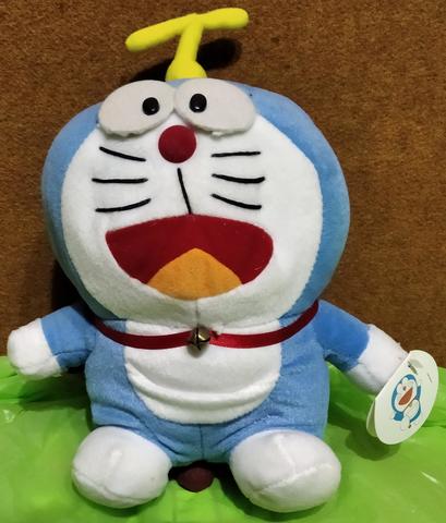 peluche doraemon