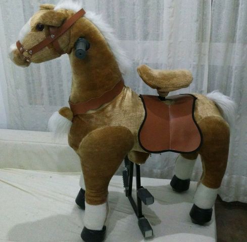 caballos de juguete que se mueven