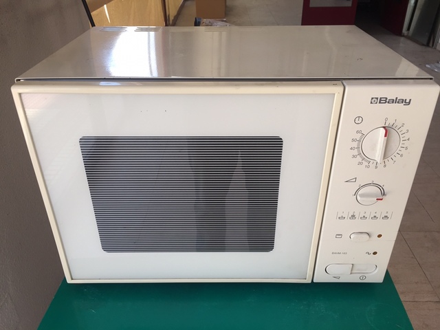 Plato Microondas Balay de segunda mano | Solo quedan 4 al 60% Marco microondas balay de segunda mano por 25 € en