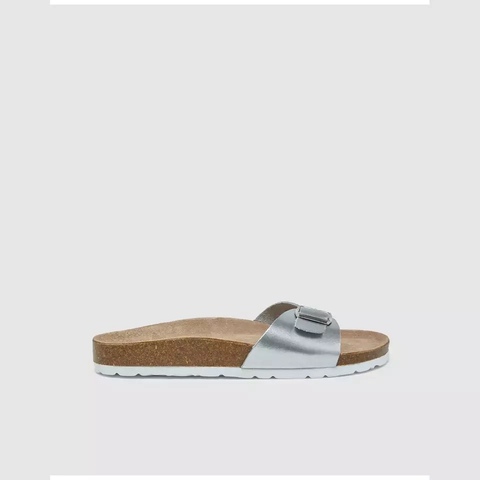 sandalias plateadas planas
