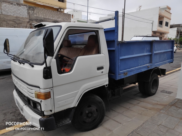 Toyota dyna 200
