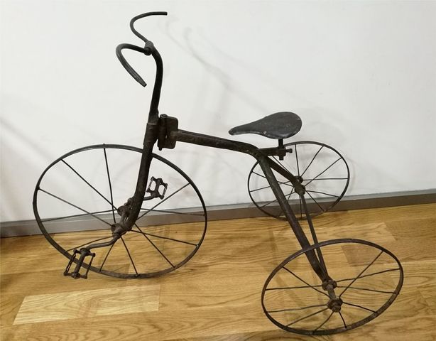 triciclo hierro