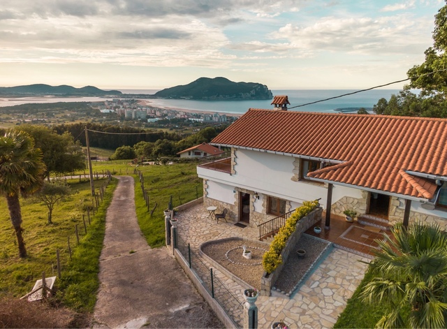 Milanuncios - Preciosa casa independiente en Laredo