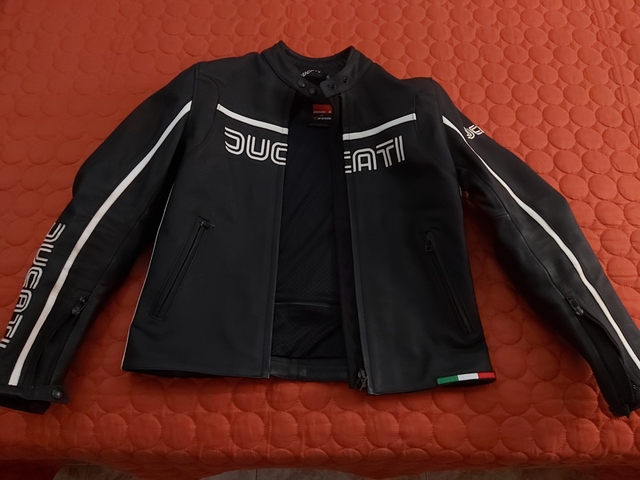 Milanuncios - Me urge! Vendo Chaqueta de piel Ducati