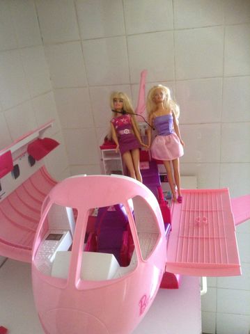 barbie en avión