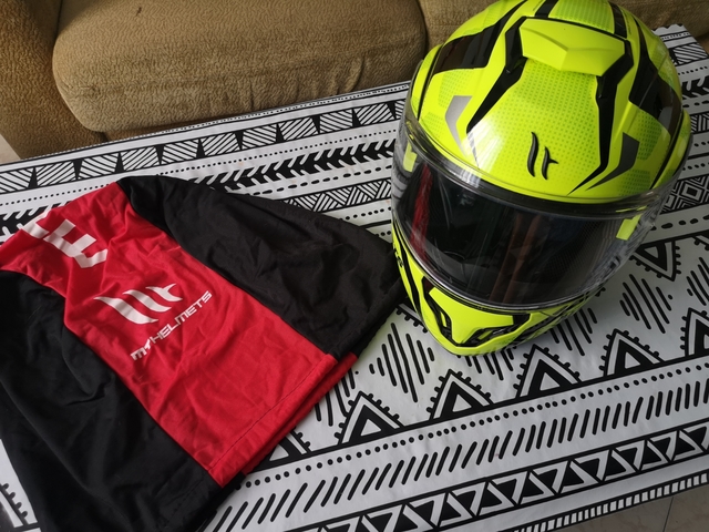 Casco de la moto GP de segunda mano por 50 € en Almendralejo Casco de la moto GP de segunda mano por 50 € en Almendralejo