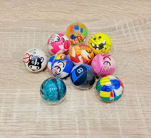 pelota saltarina pequeña