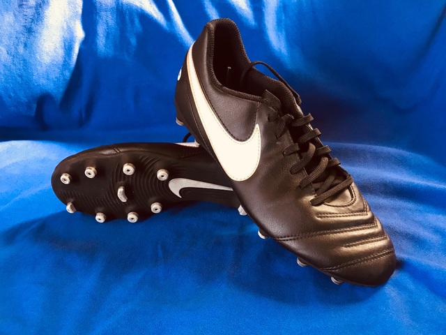 botas de futbol talla 42