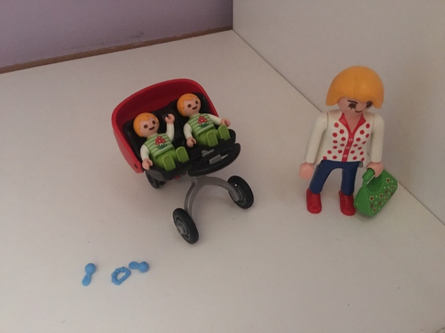 mama con carrito de gemelos playmobil