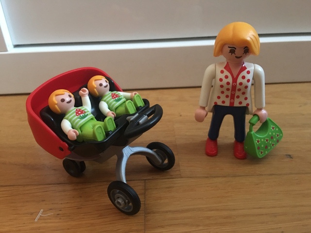 mama con carrito de gemelos playmobil