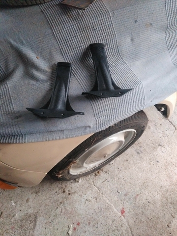 Moldura negra de 1,85m para protección parachoques SEAT 124-1430