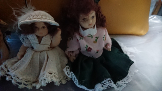mini muñecas de porcelana