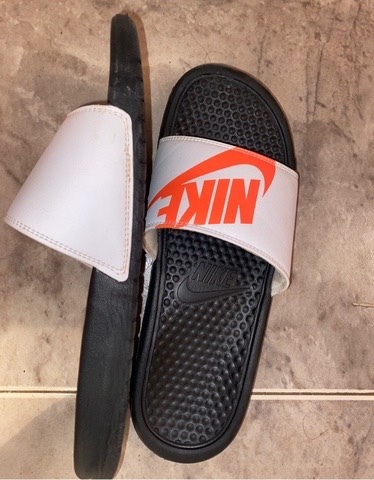 cholas nike benassi