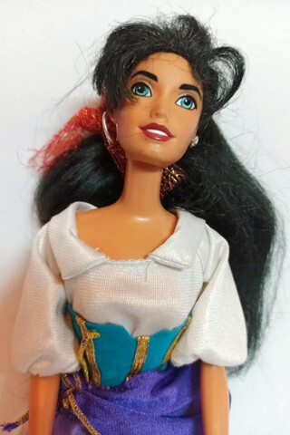 barbie esmeralda jorobado