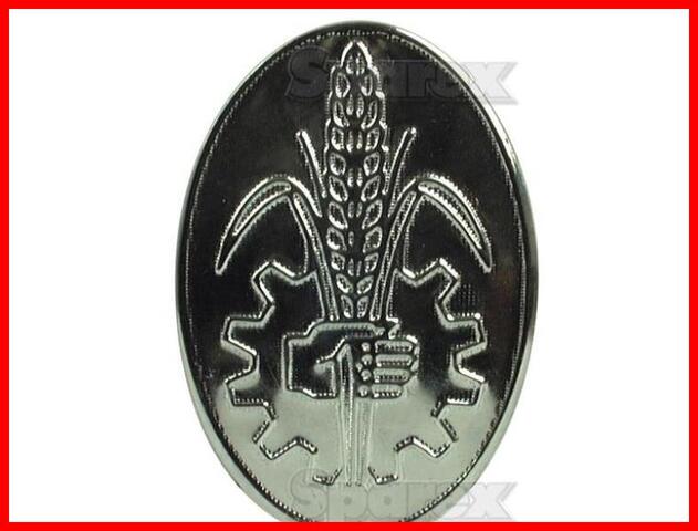 MF emblema aluminio cromado para Massey Ferguson 135