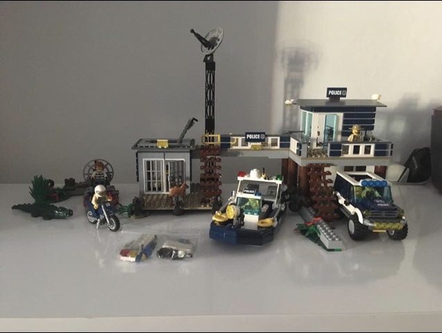 lego city pantano