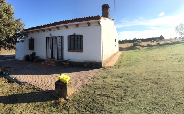 MIL Casa de campo crta badajoz en Cáceres