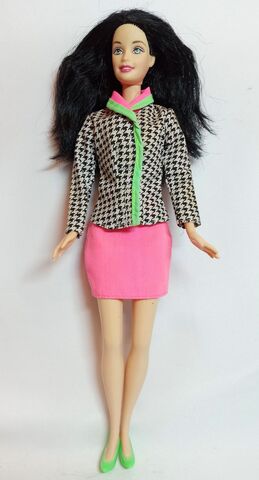 barbie con pelo negro