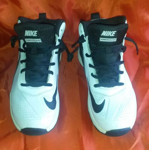 nike team hustle dt